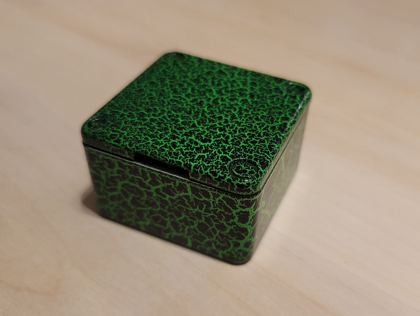 Toxic Green Crackle 1590LB pick box